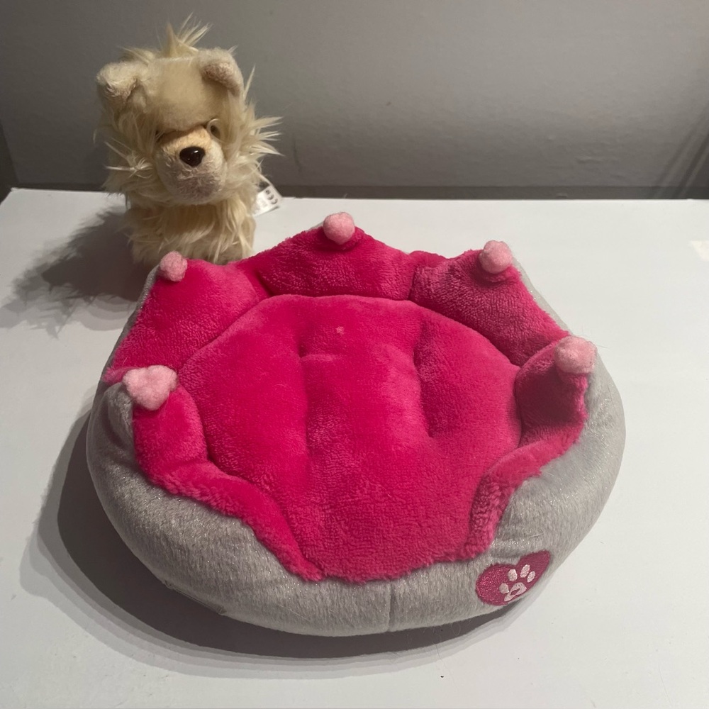 American Doll  Pomerian and Pet Bed